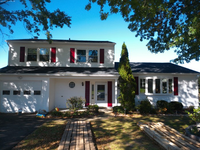 Shop GAF Liberty 3.28-ft W x 34-ft L 112-sq ft Hickory Roll Roofing at ...